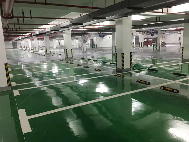 環(huán)氧地坪和聚氨酯地坪的成本相對(duì)較高但它們的耐用性和美觀(guān)度使其成為性?xún)r(jià)比較高的選擇